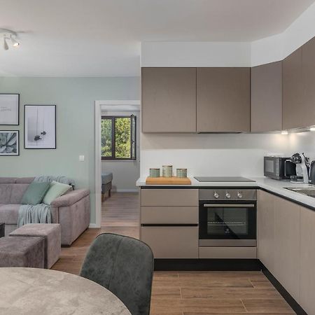 Just Renovated Stylish 2 Bedrooms Apartment Only A Few Steps From The Beach! Novigrad  Exterior photo